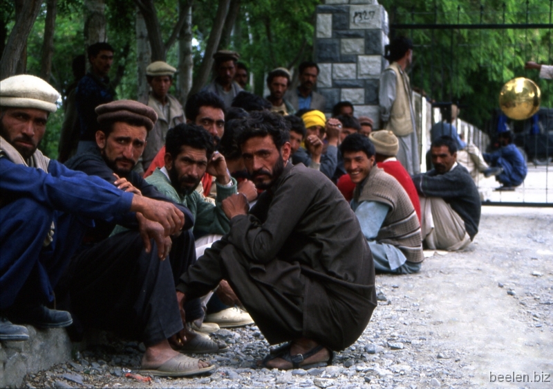 043_Skardu Porters The porters wait in front of the motel to get a hard job with a year's salary earned in 1 week.
The work should be equally divided between the porters from Skardu and the ones on the road to the expedition's destination.