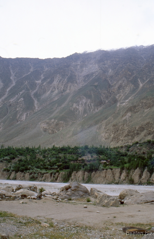 048_Shigar Valley Oasis along Shigar River between sand, stones, dust everywhere.