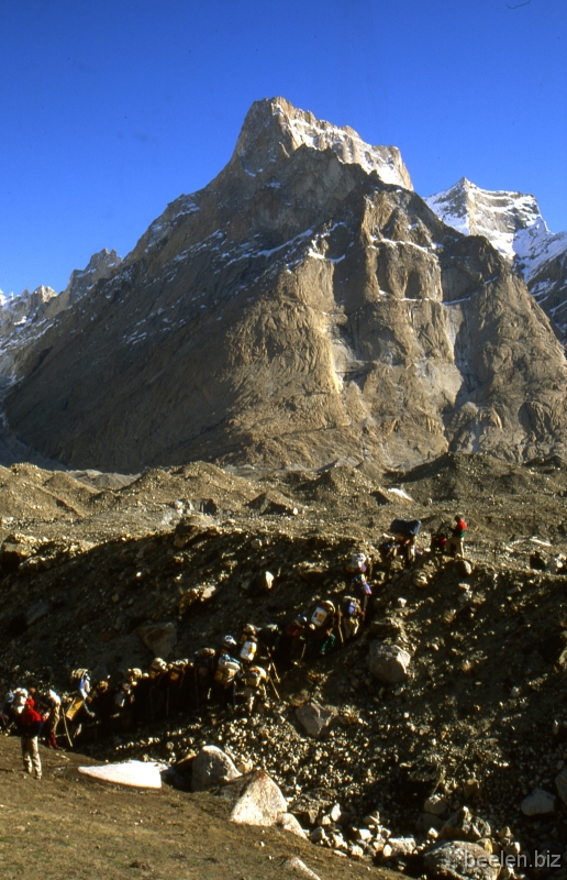 087_Urdukas-Gore Trail Leaving Urdukas.
The porters received sunglasses today because snow will be met shortly.