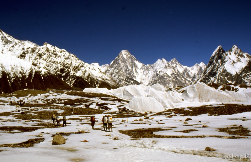 091_Biange Goro Gasherbrum IV 'The ice gets visible in a spectacular fashion.
As does Gasherbrum IV (7925 m).