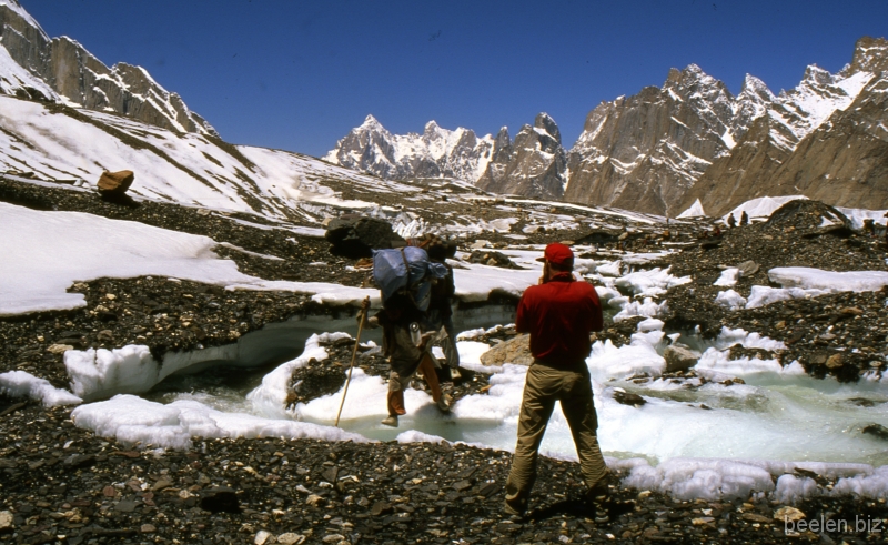 093_Baltoro Crossing Ronald has a full porter's-load of camera's and lenses with him to take the best pictures.
He even uses compressed air to clean-blow his camera after changing lenses or films.
I considered that a little too professional.
Back home I discovered all my slides carrying a prominent scratch-line!