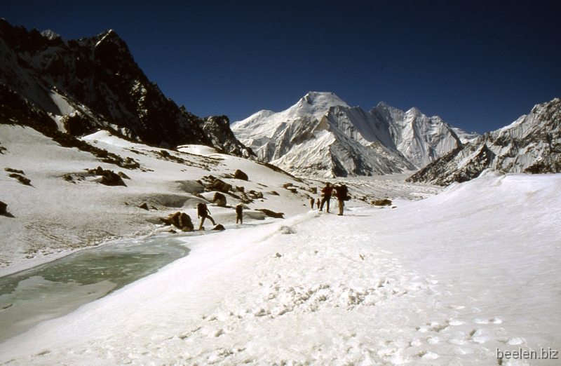 112_Concordia-Basecamp K2 Trail View from Godwin-Austen Gl. to Concordia and Chogolisa (7628 m).