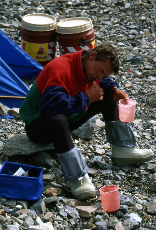 128_Basecamp Hans Hans busy grooming.
This was an important activity, for lots of time there is little to be done in Bc.
From time to time activity bursts out (leaving or arrival of climbers or rearranging the big TENT), but then again nothing may happen for hours or days.