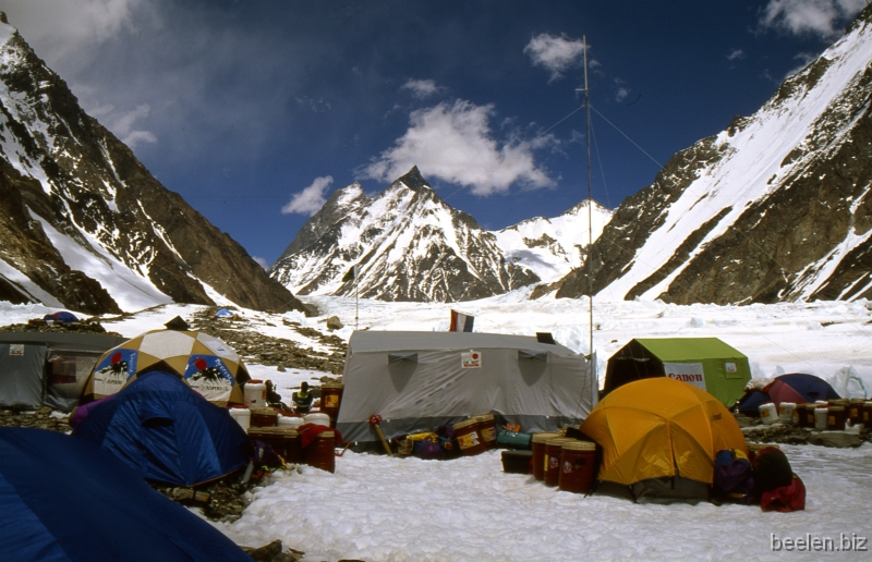 140_Basecamp Tent-mess Ronald slept inside the big yellow dome.
All the others had a blue, slightly smaller dome.