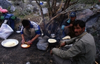 059_Korophon Korophon is the first stage to camp on the walk.
Porters cook their own chapatis.