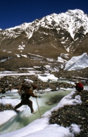 092_Baltoro Crossing The glacier melts rapidly at day-time.
So jump!
