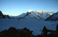 136_Basecamp Chogolisa Initially everybody hurries when the sun hits the mountains at the end of the day.
After hundreds of pictures we get a little used to the beautiful sceneries.
At evenings...