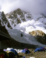 141_Basecamp Avalanche De Filippi Gl Here we caught an avalanchecoming down from K2 on the De Filippi Glacier.
It stopped about 500 m from Bc!